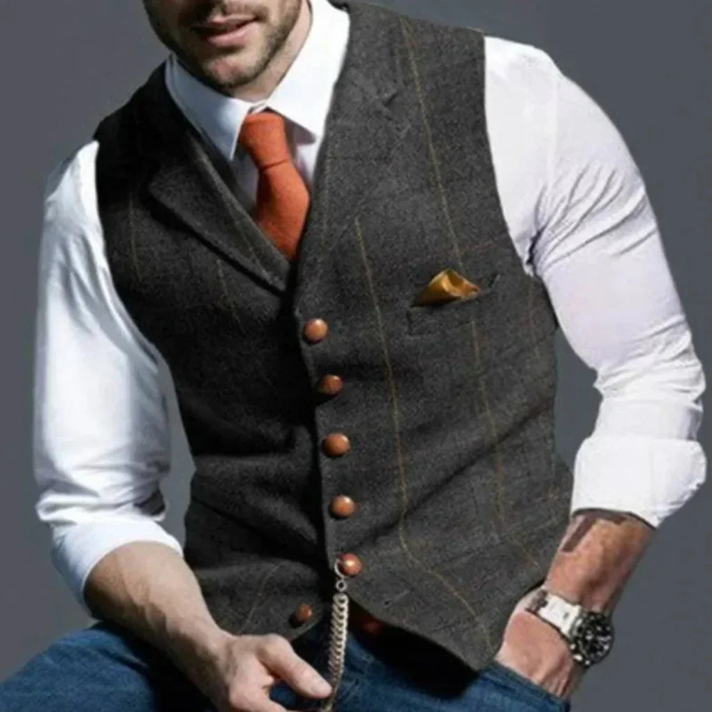 Veelzijdig vintage herenvest, perfect voor semi-formele en casual chic mannenkleding in herfst en winter.