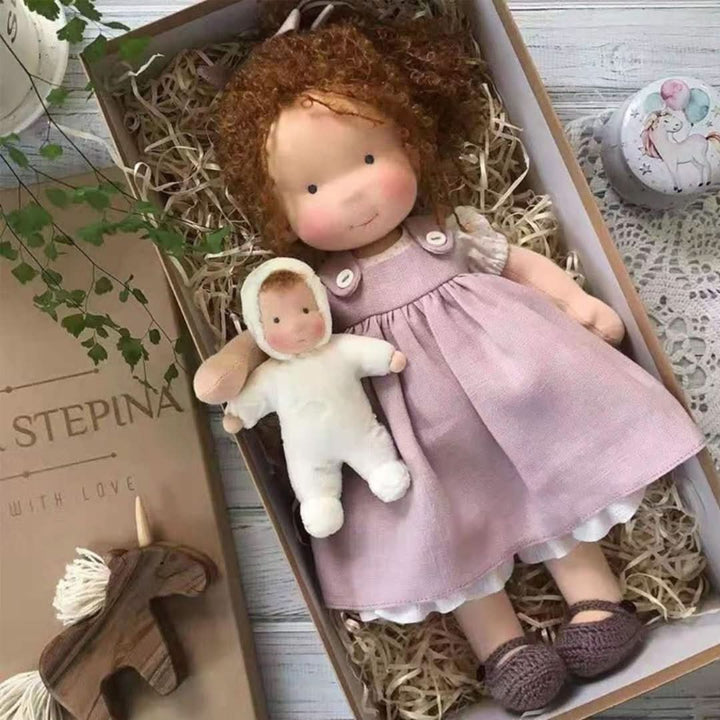 Ideaal kraamcadeau: handgemaakte Waldorf pop (30 cm), natuurlijk en veilig speelgoed voor baby's en peuters.