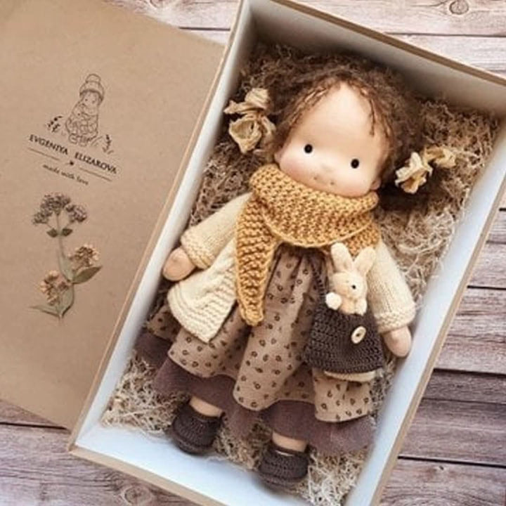Handgemaakte Waldorf pop (30 cm) voor urenlang fantasierijk rollenspel. Veilig en natuurlijk speelgoed.