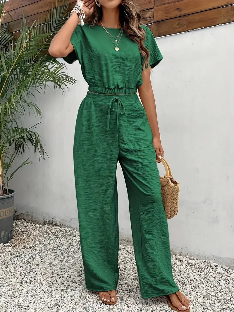 Lichte en luchtige dames zomerset met vleermuismouwen top en bijpassende broek, ideaal voor de zomer.
