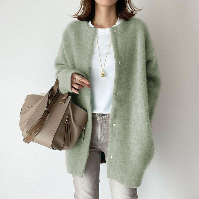 Warm oversized damesvest van comfortabel knitwear. Met lange mouwen en een losse pasvorm voor een ontspannen stijl.