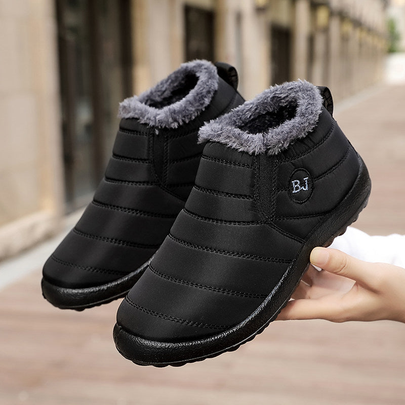 Comfortabele dames snowboots, zwarte ritslaarzen voor koude dagen, waterdicht en gevoerd.