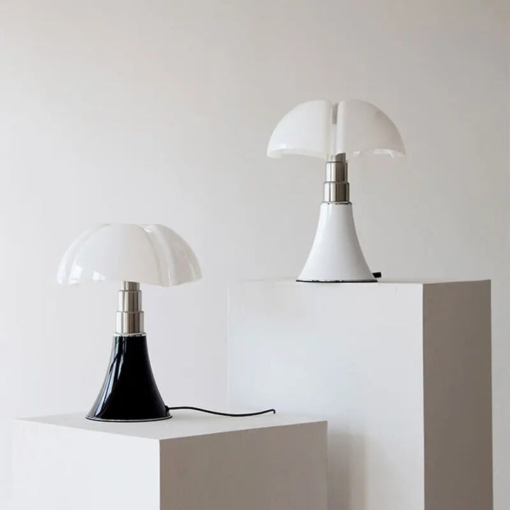 Stijlvolle Flower tafellamp, een eye-catcher met LED verlichting voor woonkamer en bureau.